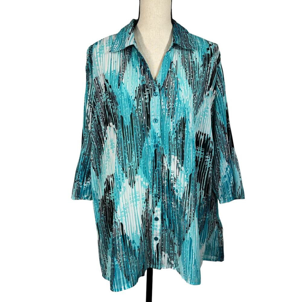 Maggie Barnes 0X-Large (16W) Top Abstract Button-Up Crinkle 3/4 Sleeves V-Neck